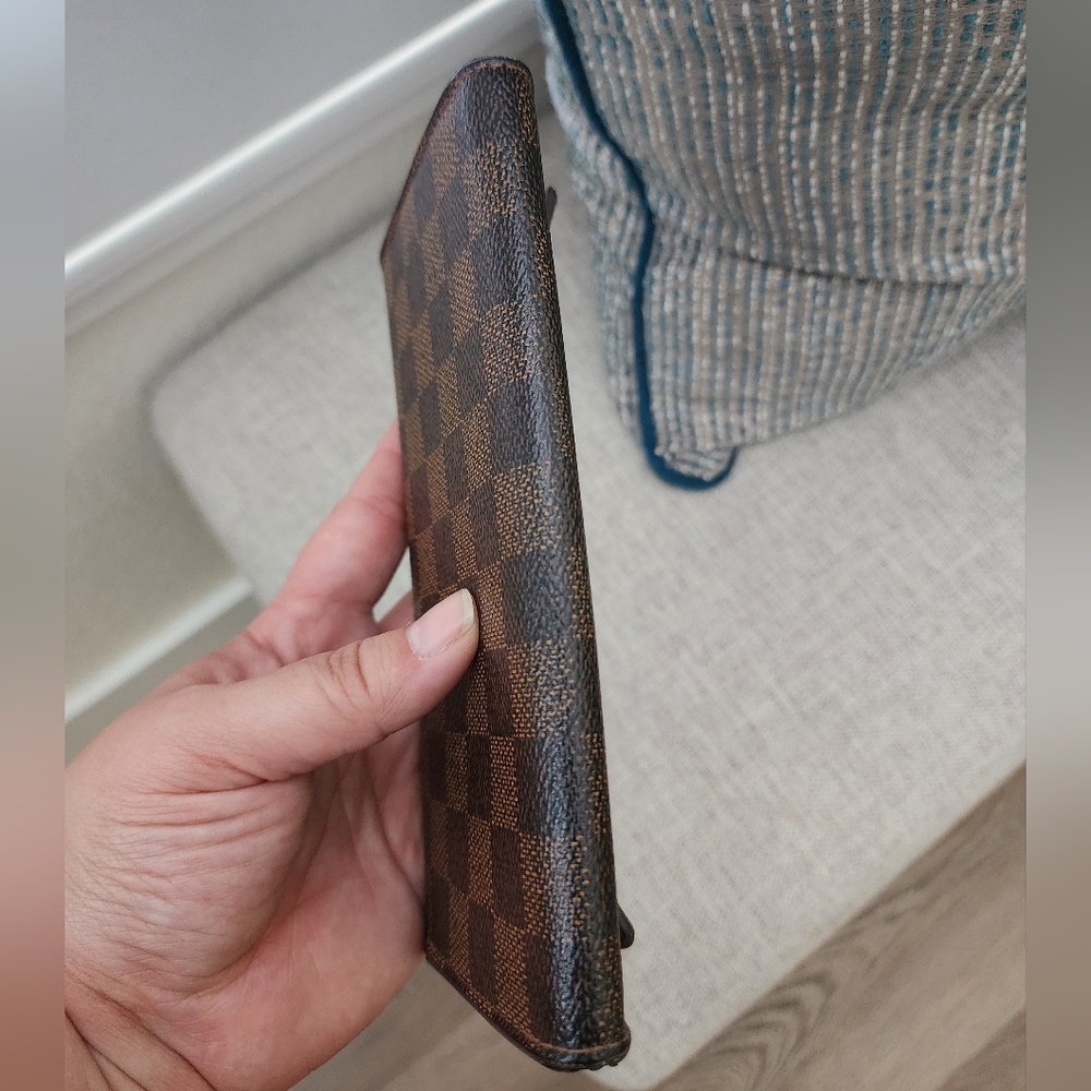 LV Damier Ebene Sarah Wallet - Picture 7 of 16